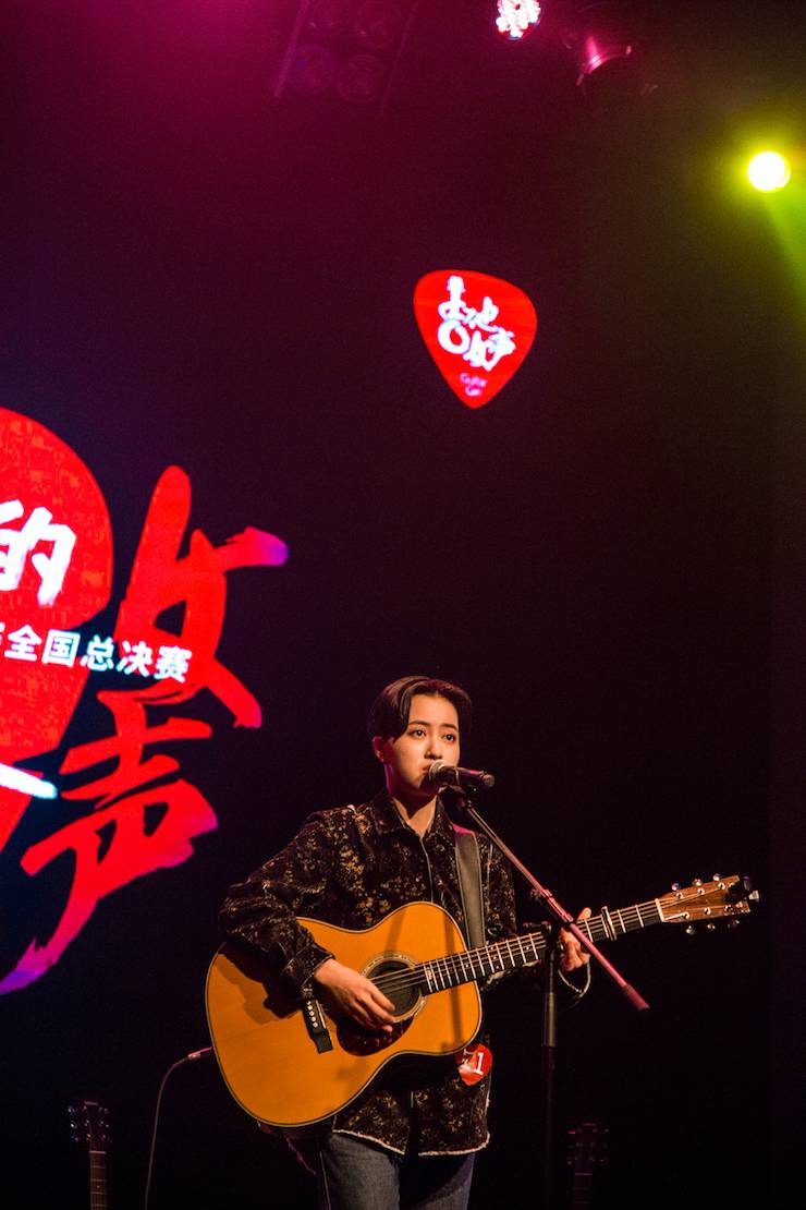 第四届“s36沙龙会吉他女声弹唱大赛”总冠军出炉<br />温格夺冠，董冬冬担任评委